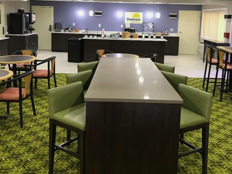 デイズ イン&スイーツ バイ ウィンダム ロチェスター ヒルズ MI (Days Inn & Suites by Wyndham Rochester Hills MI)の写真