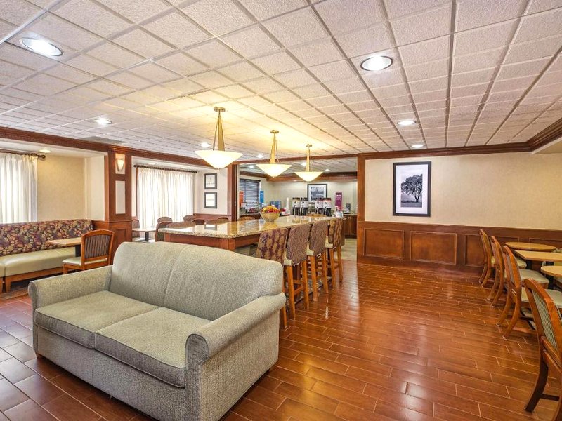 ハンプトン イン デトロイト ベルビル エアポート (Hampton Inn Detroit/Belleville-Airport Area)の写真