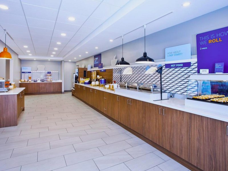 Holiday Inn Express Hotel & Suites - Belleville Area By IHGの写真