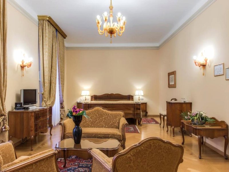 ヴィラ フェナローリ パレス ホテル (Villa Fenaroli Palace Hotel)の写真