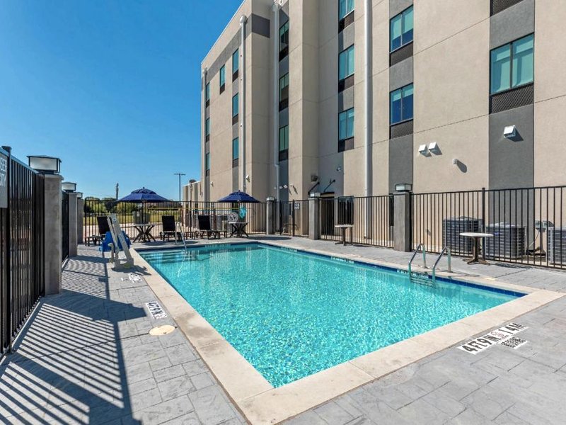 Comfort Inn & Suites Balch Springs - SE Dallasの写真