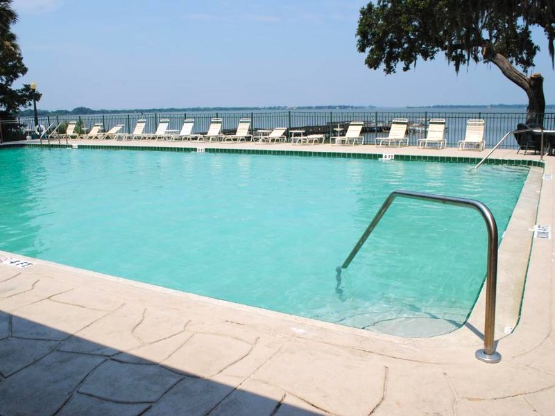 Lakeside Inn on Lake Doraの写真