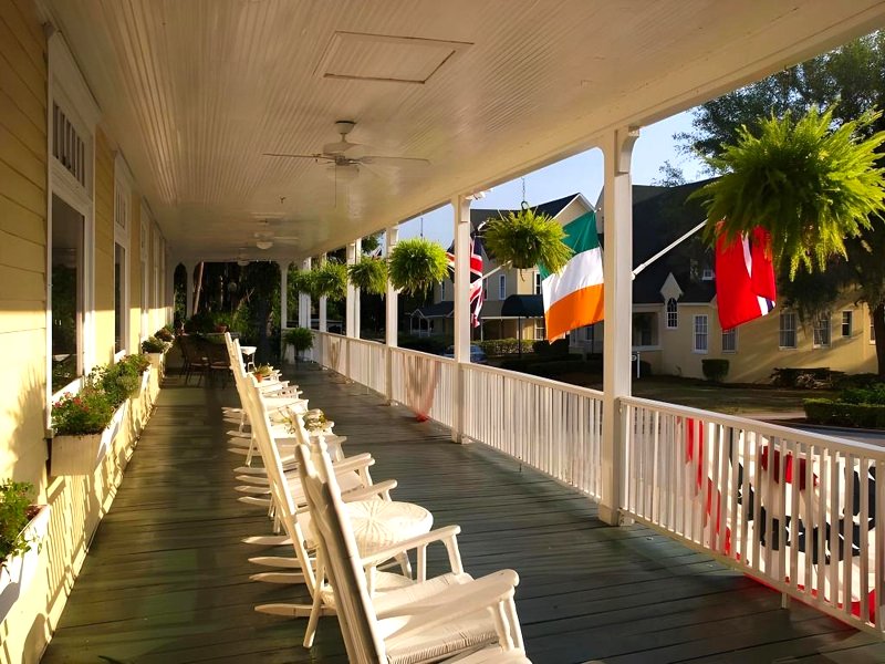 Lakeside Inn on Lake Doraの写真