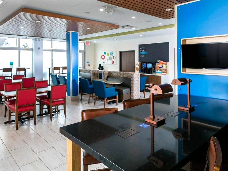 ホリデイ イン エクスプレス アンド スイーツ メドフォード バイ IHG (Holiday Inn Express and Suites Medford By IHG)の写真
