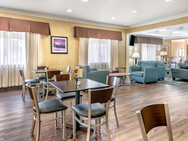 Clarion Pointe Medfordの写真