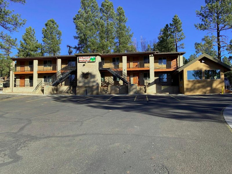 モーテル イン ザ パインズ (Motel In the Pines)の写真