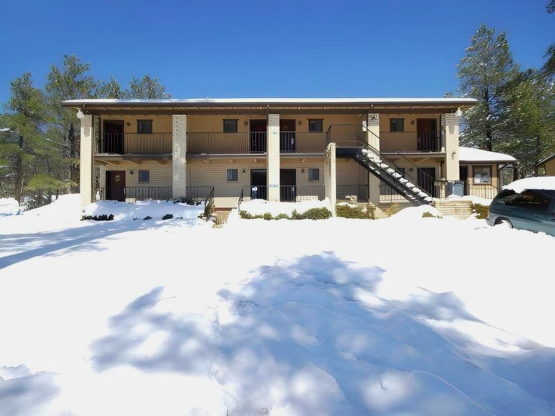 モーテル イン ザ パインズ (Motel In the Pines)の写真