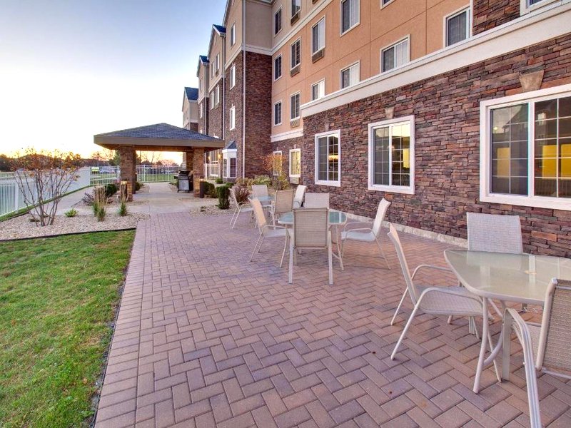 Staybridge Suites Rockford Hotel By IHGの写真