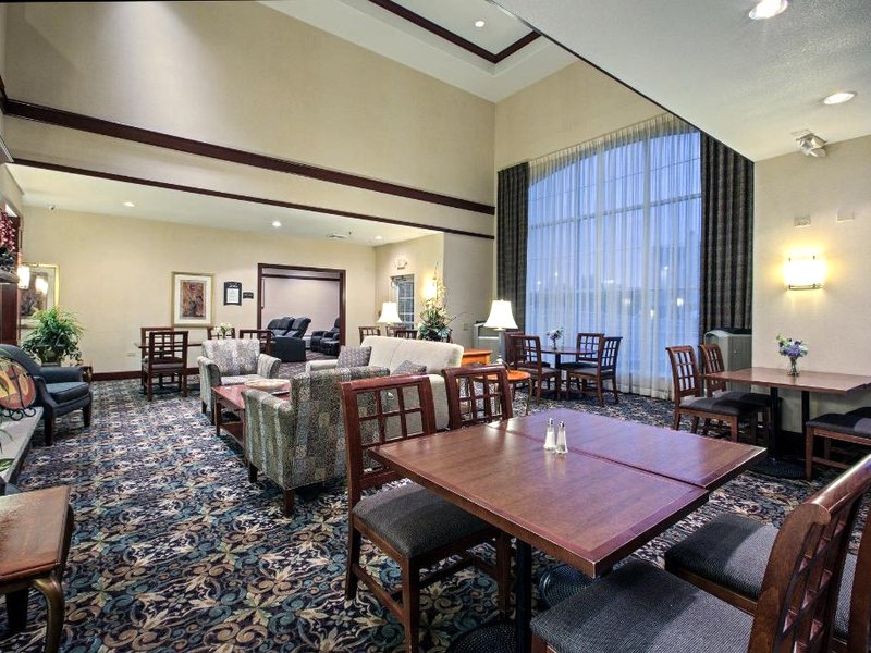 Staybridge Suites Rockford Hotel By IHGの写真