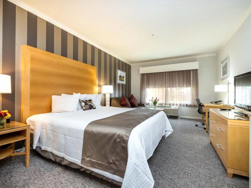 ベストウェスタン プラス イン ディクソン ダヴィス (Best Western Plus Dixon Davis)の写真