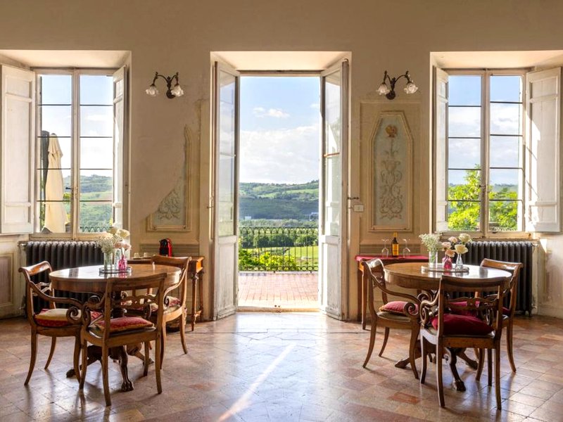 B&B in an 1800s Frescoed Villa with Panoramic Solarium and Historic Park - Villa Mastrangeloの写真