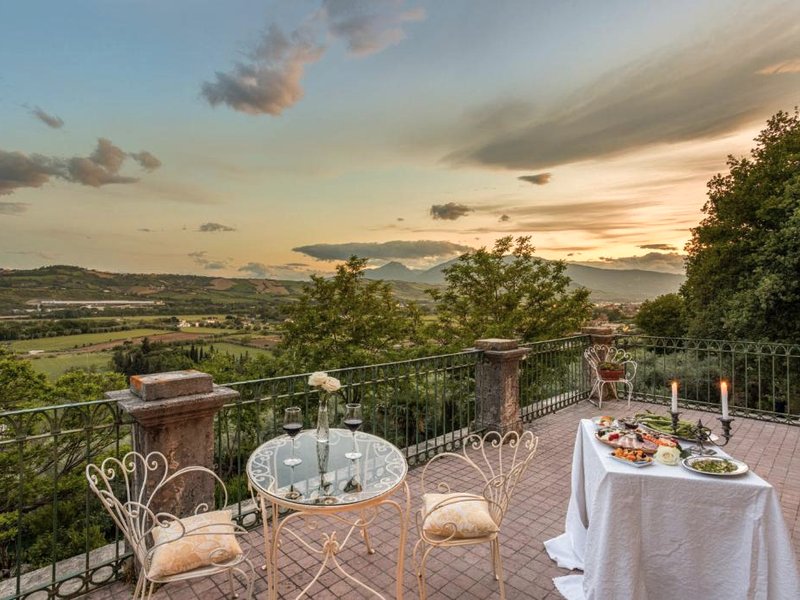 B&B in an 1800s Frescoed Villa with Panoramic Solarium and Historic Park - Villa Mastrangeloの写真