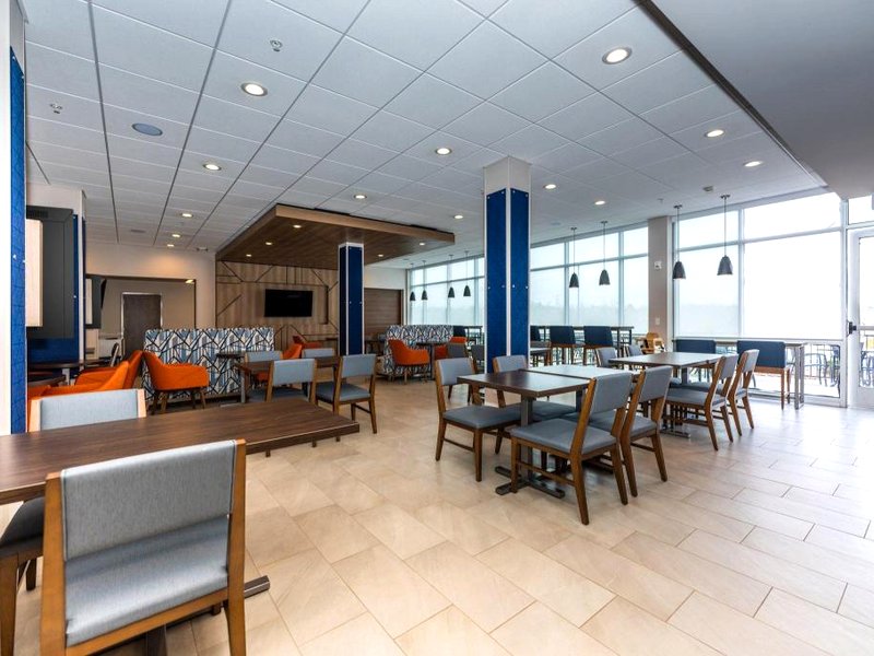 Holiday Inn Express and Suites Charlottesville By IHGの写真