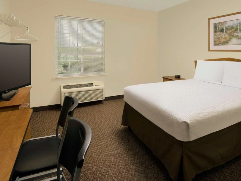 WoodSpring Suites Kansas City Lenexaの写真