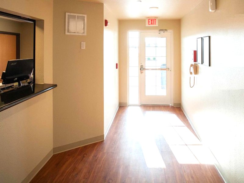 WoodSpring Suites Kansas City Lenexaの写真
