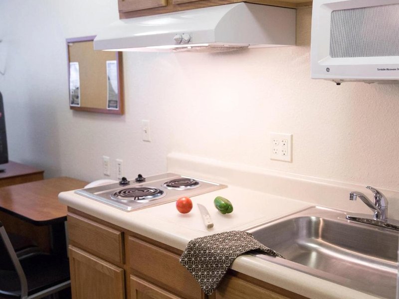 WoodSpring Suites Kansas City Lenexaの写真