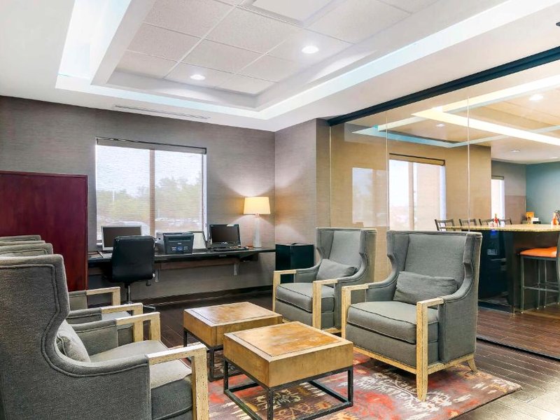 Best Western Plus Olathe Hotelの写真