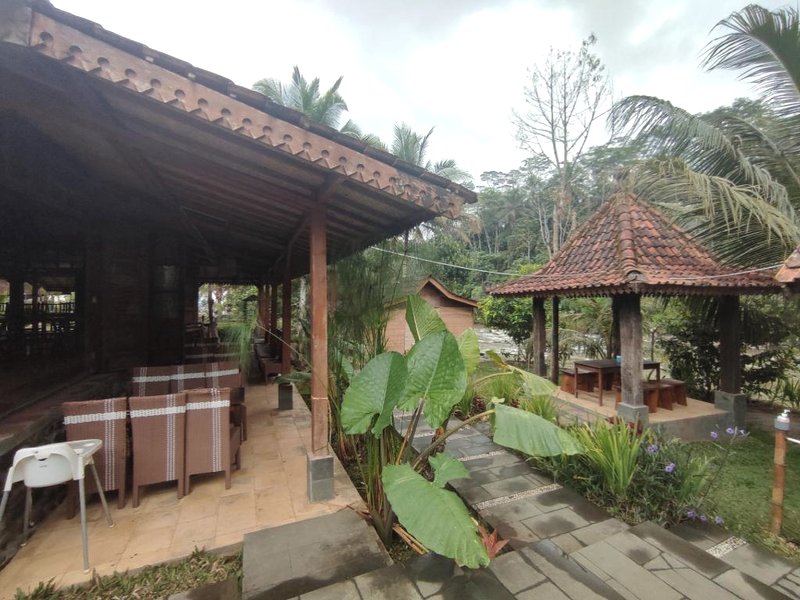 Oemah Tahu Banjarnegara Resto and Resort Mitra RedDoorzの写真
