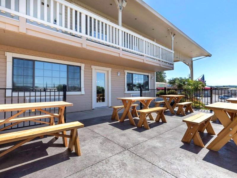 トラベロッジ エンジェルズ キャンプ CA (Travelodge by Wyndham Angels Camp CA)の写真