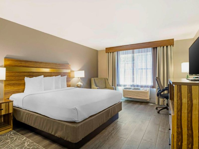 Best Western Cedar Inn & Suitesの写真