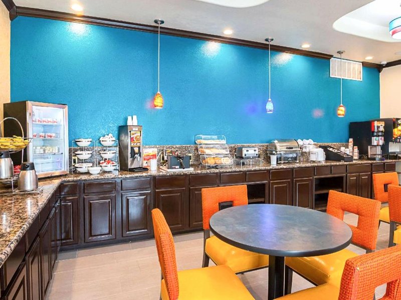 クラリオンイン&スイーツ ウェザーフォード サウス (Clarion Inn & Suites Weatherford South)の写真