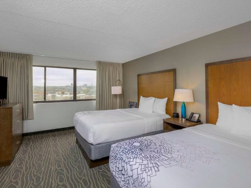 ラ キンタ イン アンド スイーツ バイ ウィンダム セコーカス メドーランズ (La Quinta Inn and Suites by Wyndham Secaucus Meadowlands)の写真