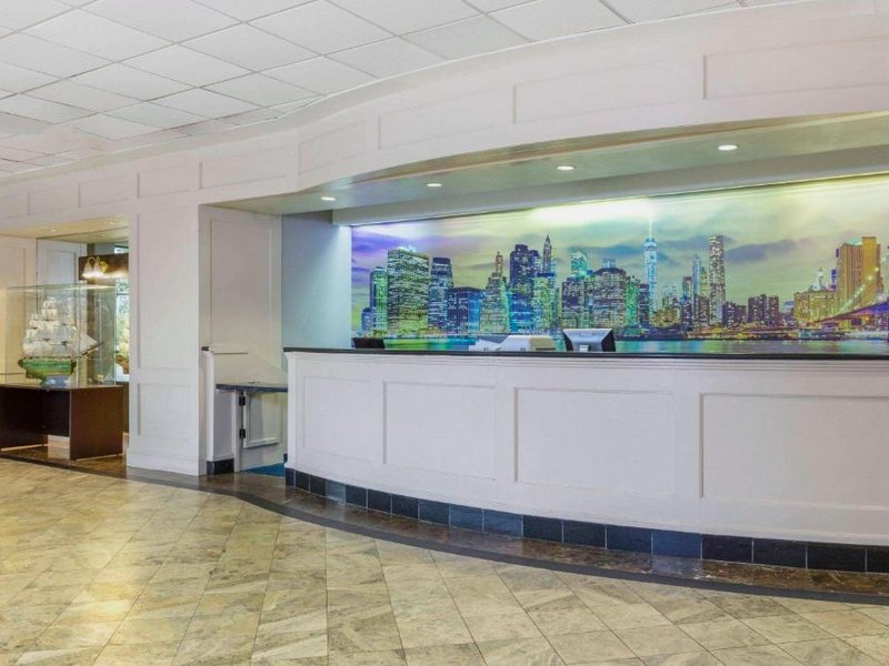 ラ キンタ イン アンド スイーツ バイ ウィンダム セコーカス メドーランズ (La Quinta Inn and Suites by Wyndham Secaucus Meadowlands)の写真