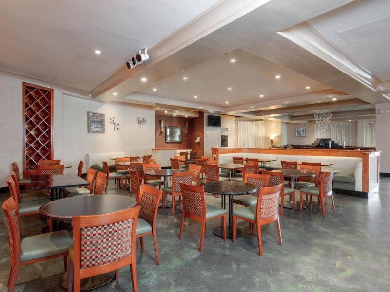 ラ キンタ イン アンド スイーツ バイ ウィンダム セコーカス メドーランズ (La Quinta Inn and Suites by Wyndham Secaucus Meadowlands)の写真