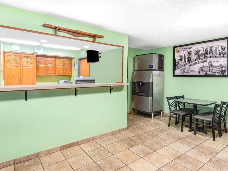 スーパー 8 バイ ウインダム ウェインズバーグ (Super 8 By Wyndham Waynesburg)の写真