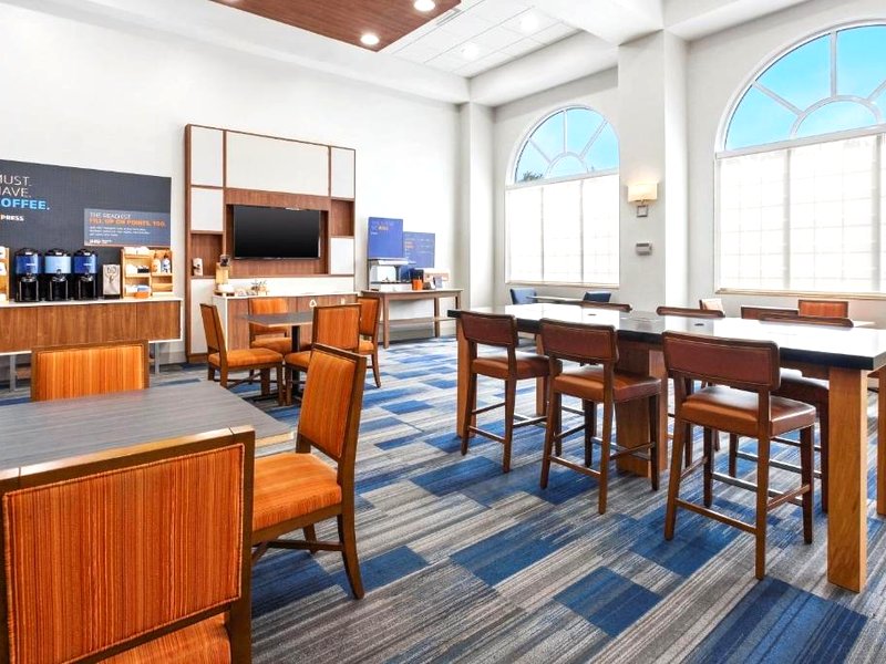 Holiday Inn Express Hotel & Suites Warrenton By IHGの写真