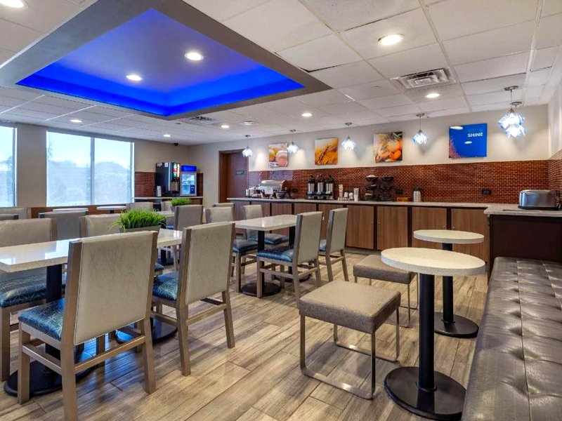 メインステイ スイーツ ホーシャム - フィラデルフィア (MainStay Suites Horsham - Philadelphia)の写真