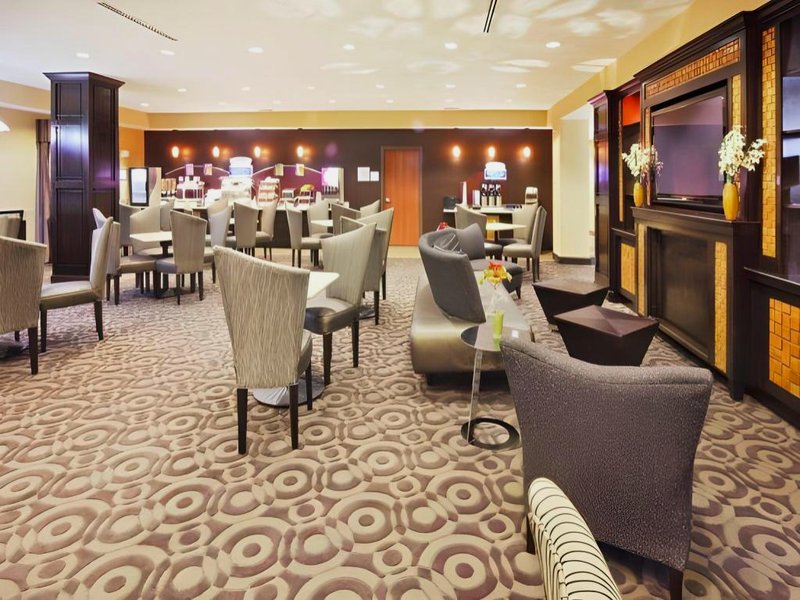 Holiday Inn Express Hotel & Suites Denton By IHGの写真