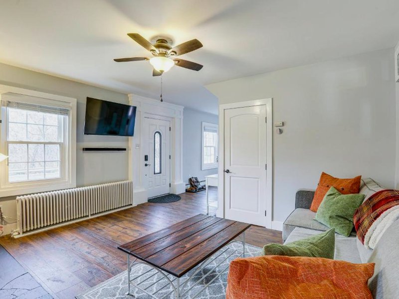 In-Town and Walkable Historic Yardley Retreat!の写真