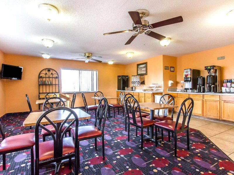 Econo Lodge & Suitesの写真
