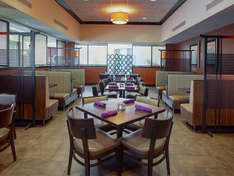 ダブルツリー スイーツ バイ ヒルトン ベントンヴィル (DoubleTree Suites by Hilton Bentonville)の写真