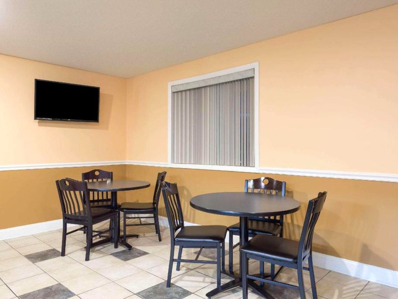 スーパー 8 バイ ウインダム ダムフリース クアンティコ (Super 8 By Wyndham Dumfries/Quantico)の写真