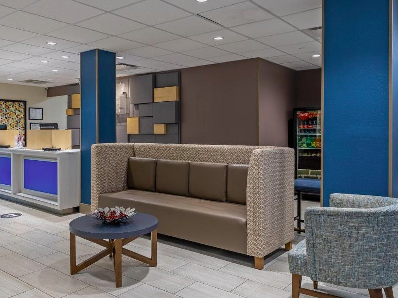 Holiday Inn Express Hotel & Suites Woodbridge By IHGの写真