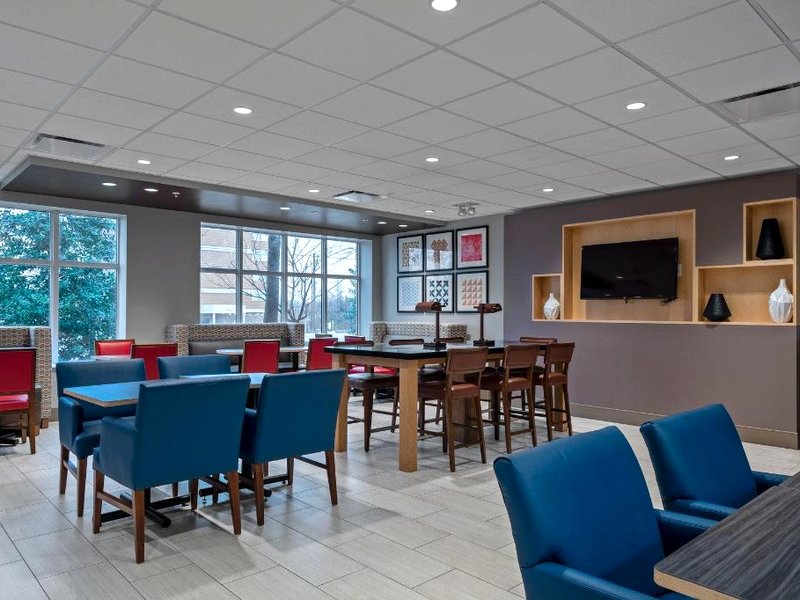 Holiday Inn Express Hotel & Suites Woodbridge By IHGの写真