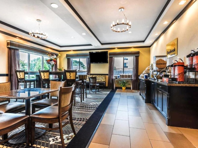 デイズ イン&スイーツ バイ ウィンダム ミネラルウェルズ (Days Inn & Suites by Wyndham Mineral Wells)の写真