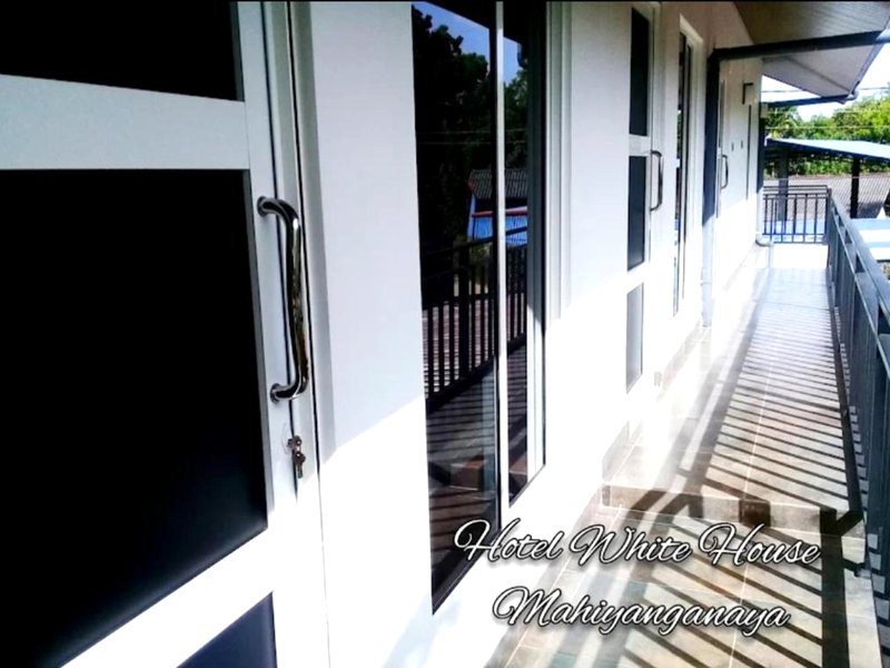 Hotel white house mahiyanganayaの写真