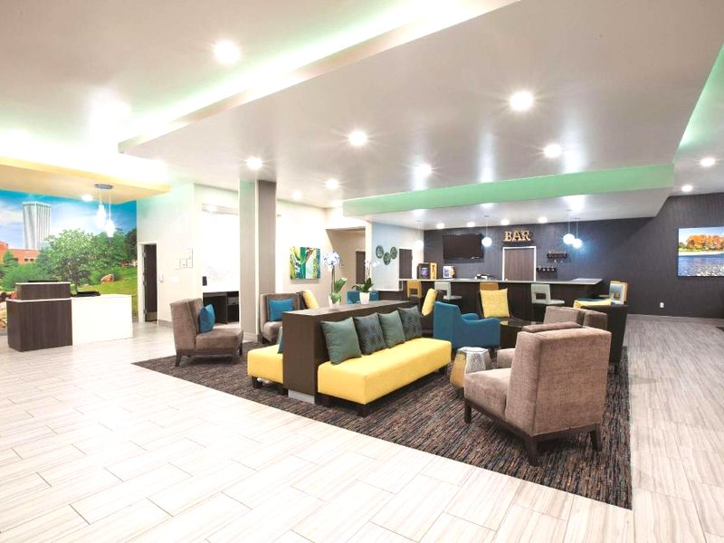 La Quinta Inn & Suites by Wyndham Tulsa Broken Arrowの写真