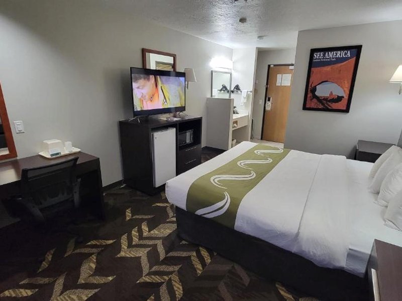 クオリティ イン & スイーツ サリーナ ナショナル フォレスト エリア (Quality Inn & Suites Salina National Forest Area)の写真