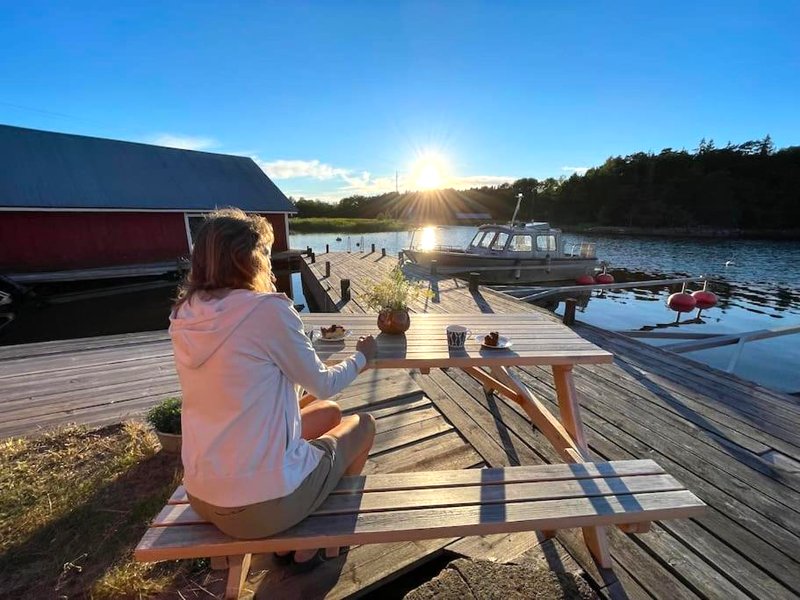 Bastukleven, stuga i Hamnsundets skärgårds idyll (Bastukleven, stuga i Hamnsundets skargards idyll)の写真