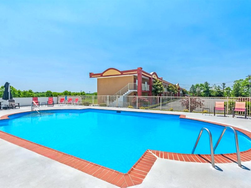 アメリカズ ベスト バリュー イン&スイーツ ウイリアムズタウン (Americas Best Value Inn & Suites Williamstown)の写真