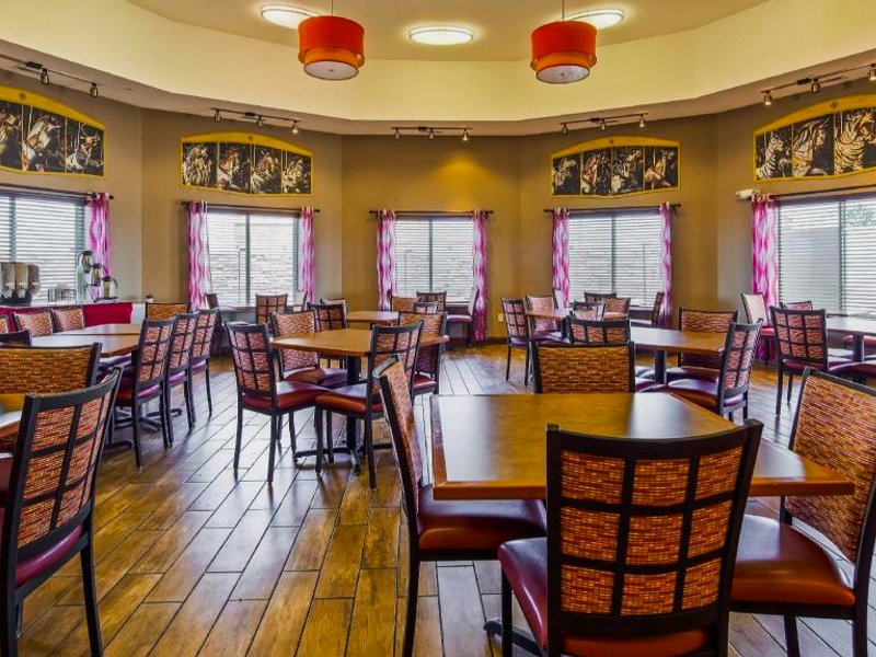 ベスト ウェスタン プラス カルーセル イン アンド スイーツ (Best Western Plus Carousel Inn and Suites)の写真