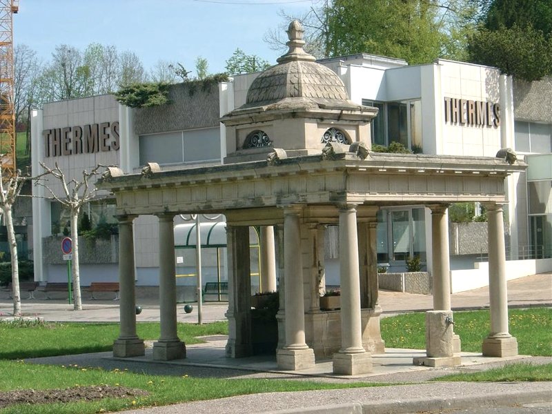La Rosée - Studio Minimaliste à 50m des Thermes - RDC, Wifi, Netflix, smart TV (La Rosee - Studio Minimaliste a 50m des Thermes - RDC, Wifi, Netflix, smart TV)の写真