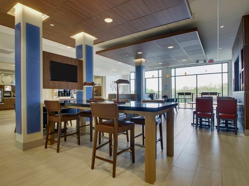 ホリデイ イン エクスプレス ＆ スイーツ エリザベスタウン ノース バイ IHG (Holiday Inn Express & Suites Elizabethtown North By IHG)の写真