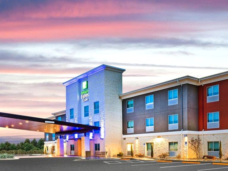 Holiday Inn Express And Suites Junction By IHGの写真