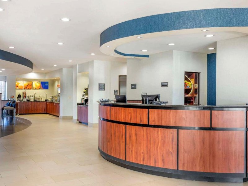 コンフォート スイーツ ホウィットセット グリーンズボロ イースト (Comfort Suites Whitsett - Greensboro East)の写真