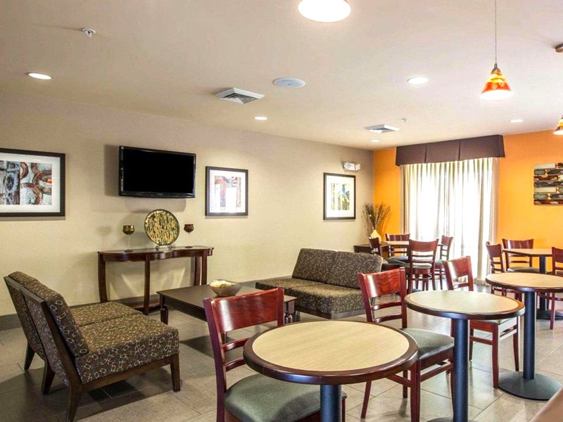 コンフォート スイーツ ホウィットセット グリーンズボロ イースト (Comfort Suites Whitsett - Greensboro East)の写真